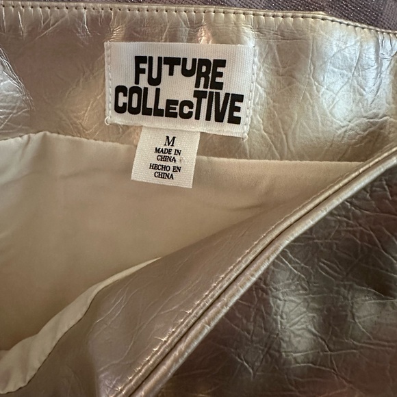 Elegant Metallic Mini Skirt - Picture 2 of 4